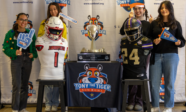 TONY THE TIGER SUN BOWL PHOTO OP